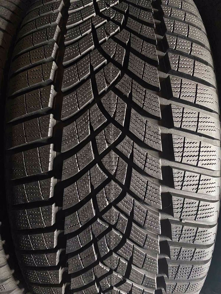 255/40/20 R20 Goodyear Ultra Grip Perfomance GEN1 4шт зима