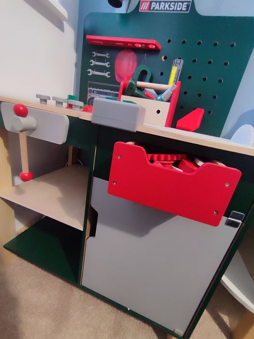 Warsztat drewniany Parkside Lidl stół warsztatowy narzędzia dźwięki na