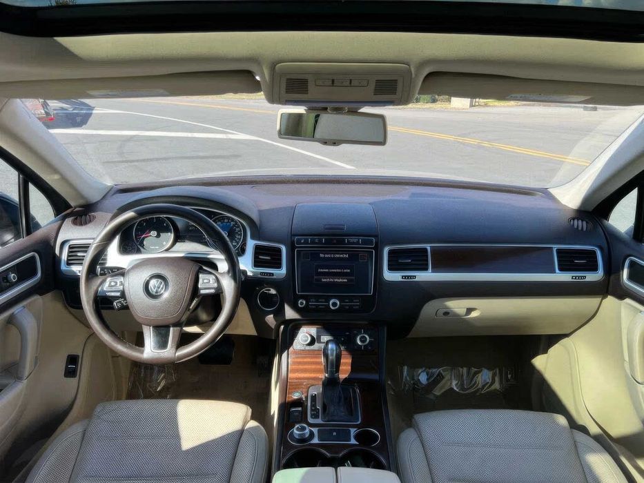 Volkswagen Touareg Lux      2016