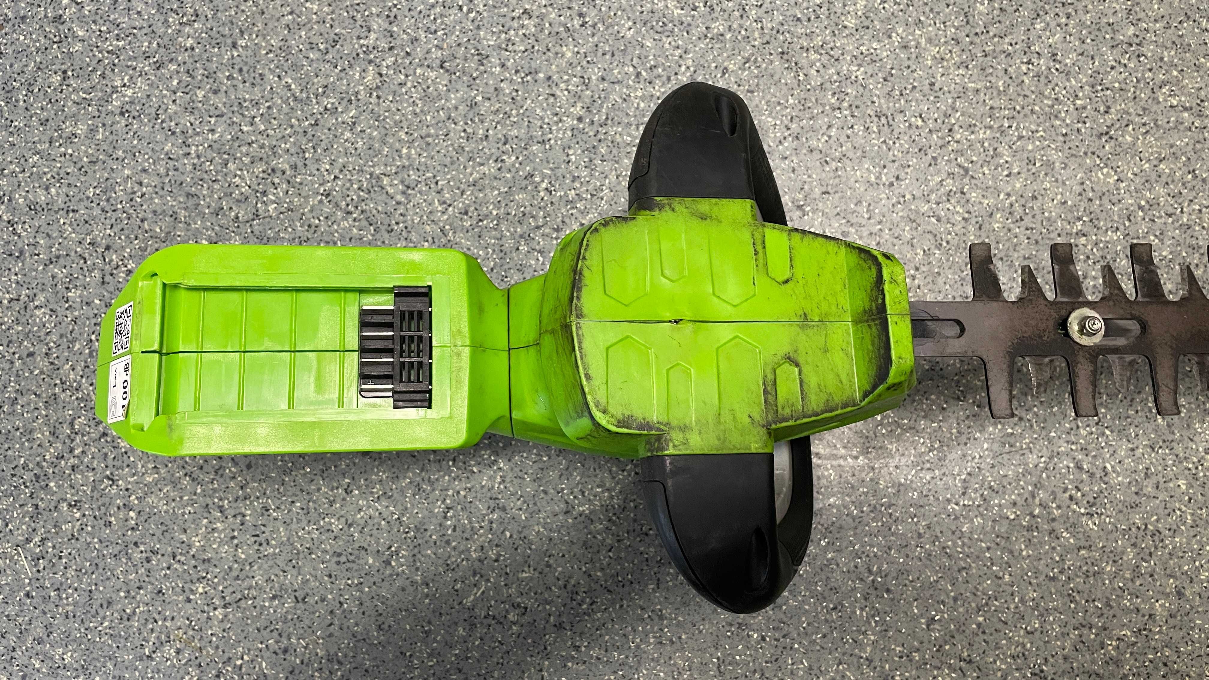 Nożyce do żywopłotu Greenworks G40HT61 jako uszkodzone