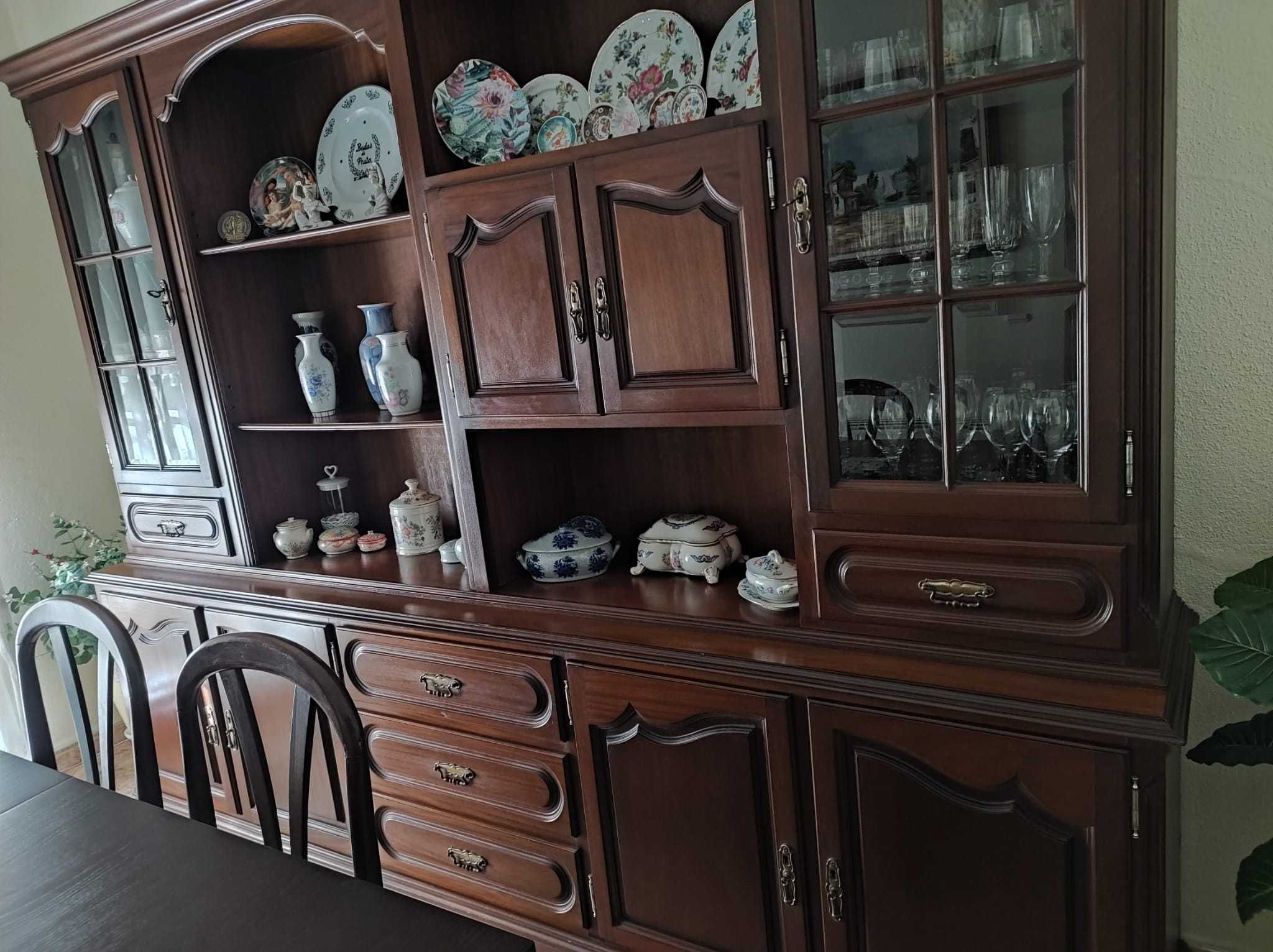Móvel sala com cristaleira