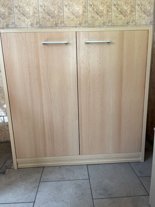 Wąska szafka do korytarza przedpokoju