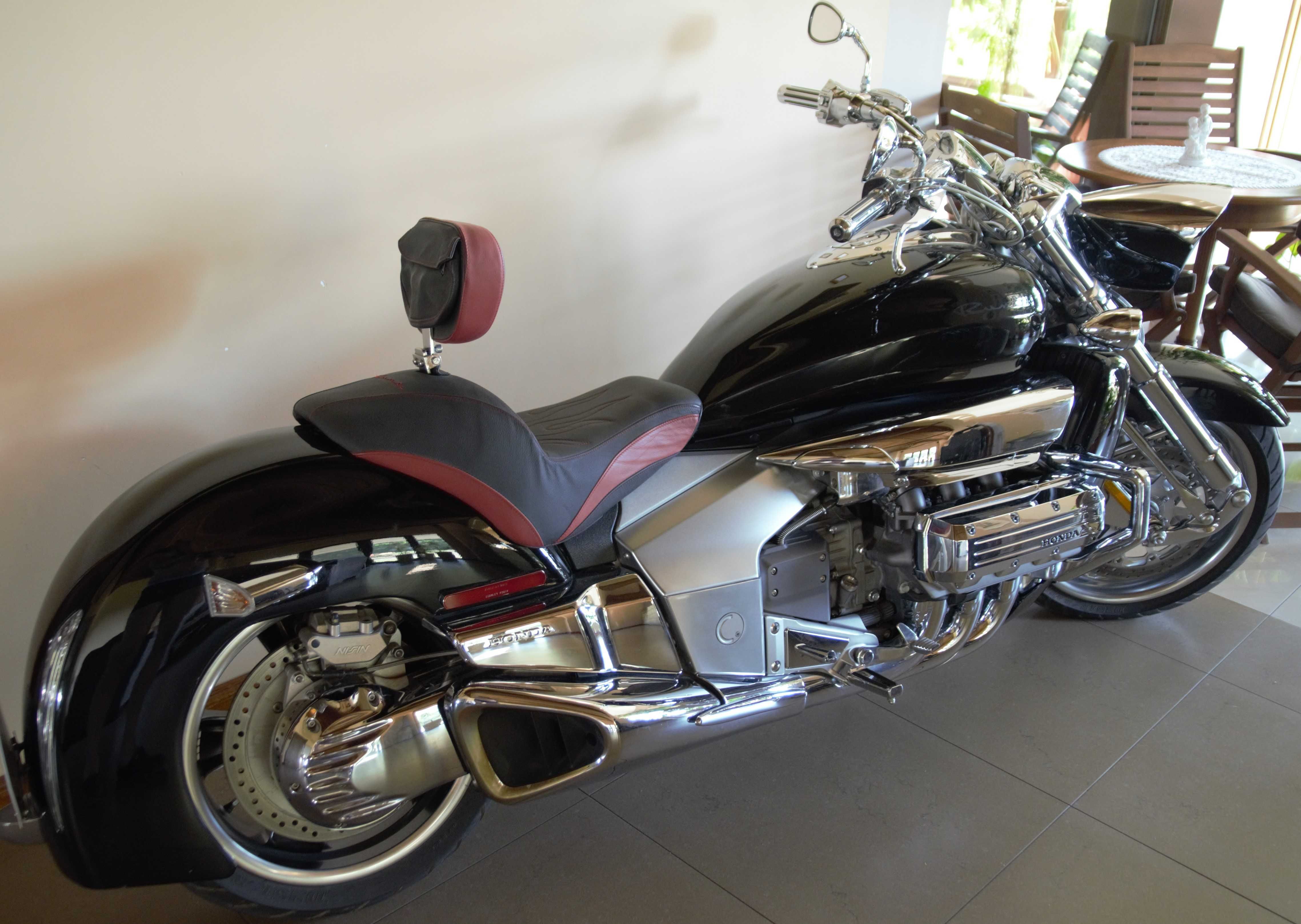 Motocykl Honda RUNE