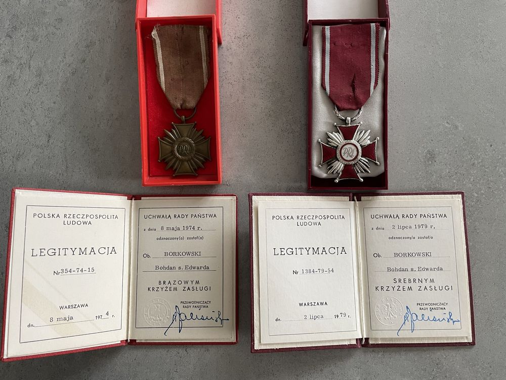 Srebrny i Brązowy Krzyż Zasługi PRL z legitymacjami po jednej osobie