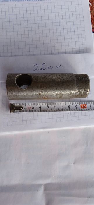 Автомібільний балонний ключ 22 мм..