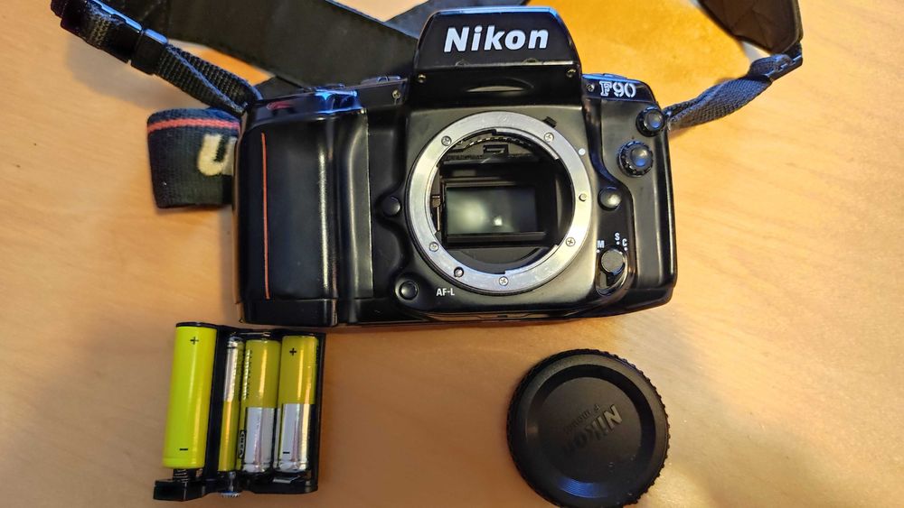 Máquina fotográfica analógica Nikon F90