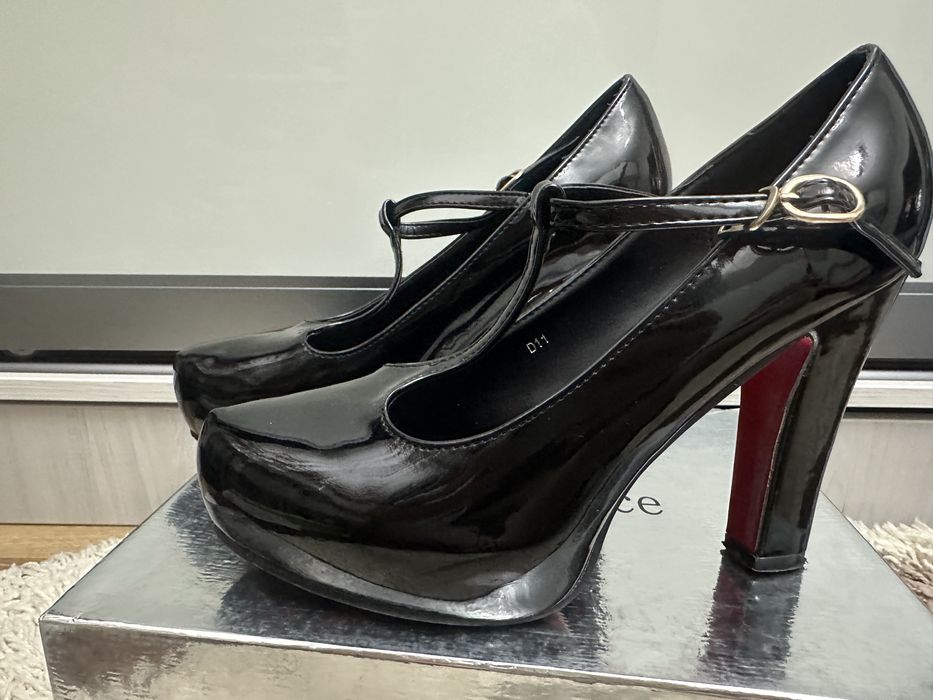 Туфлі взувала 1 раз