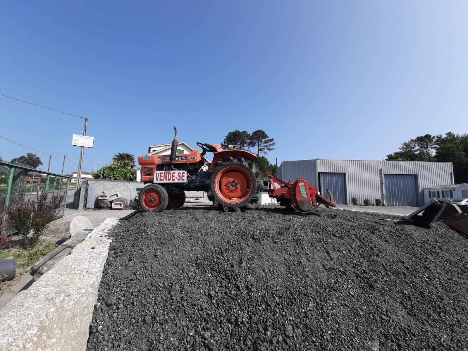 Trator Kubota L1501 fiável e Pronto a Trabalhar