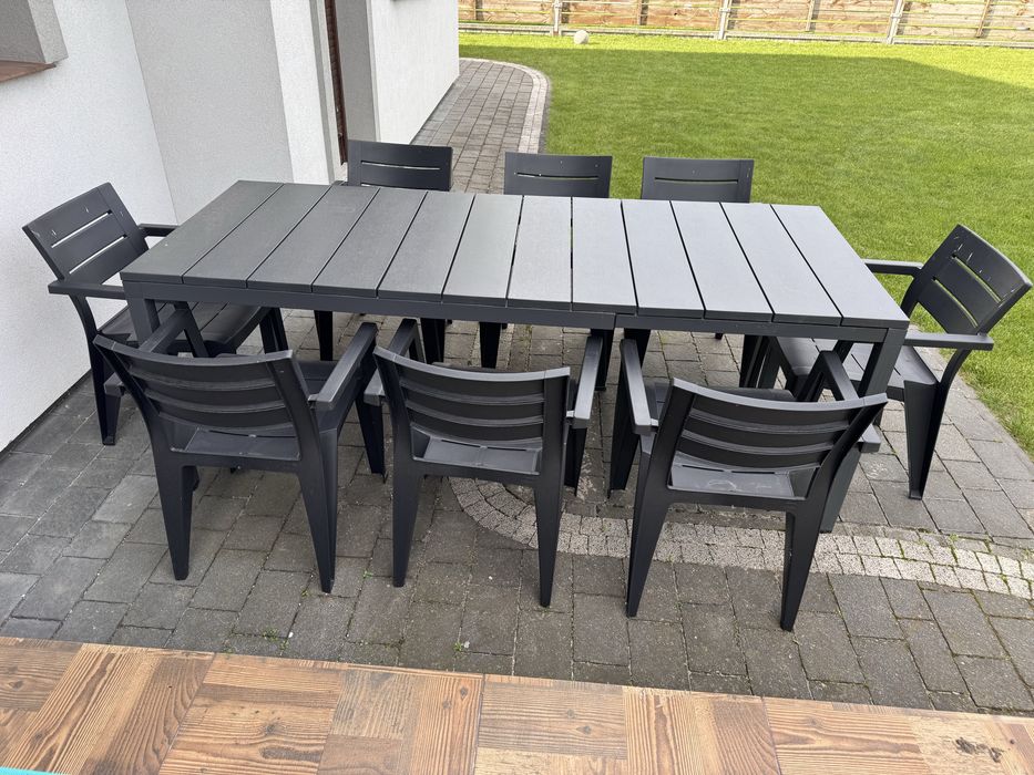 Stół i krzesła ogrodowe