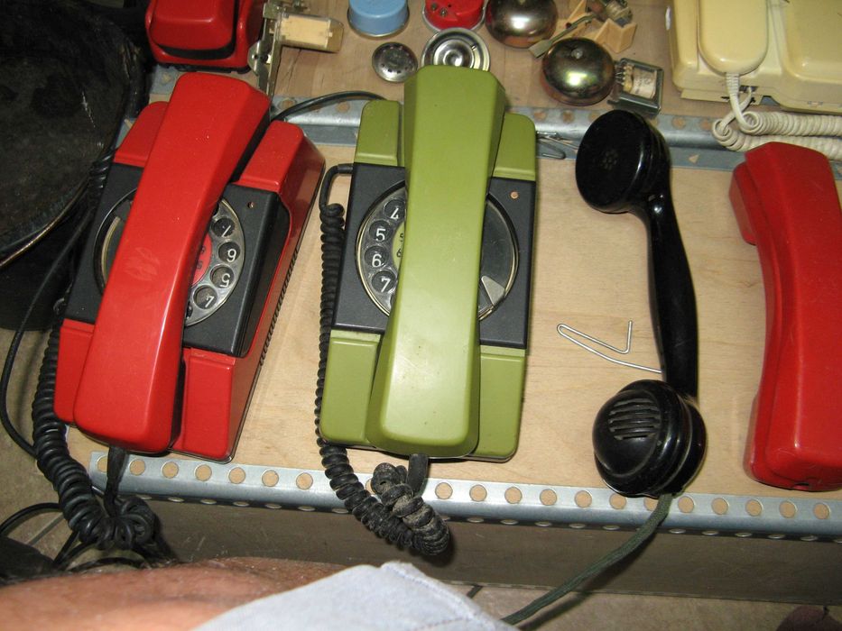 telefon z tarczą lub klawiszami