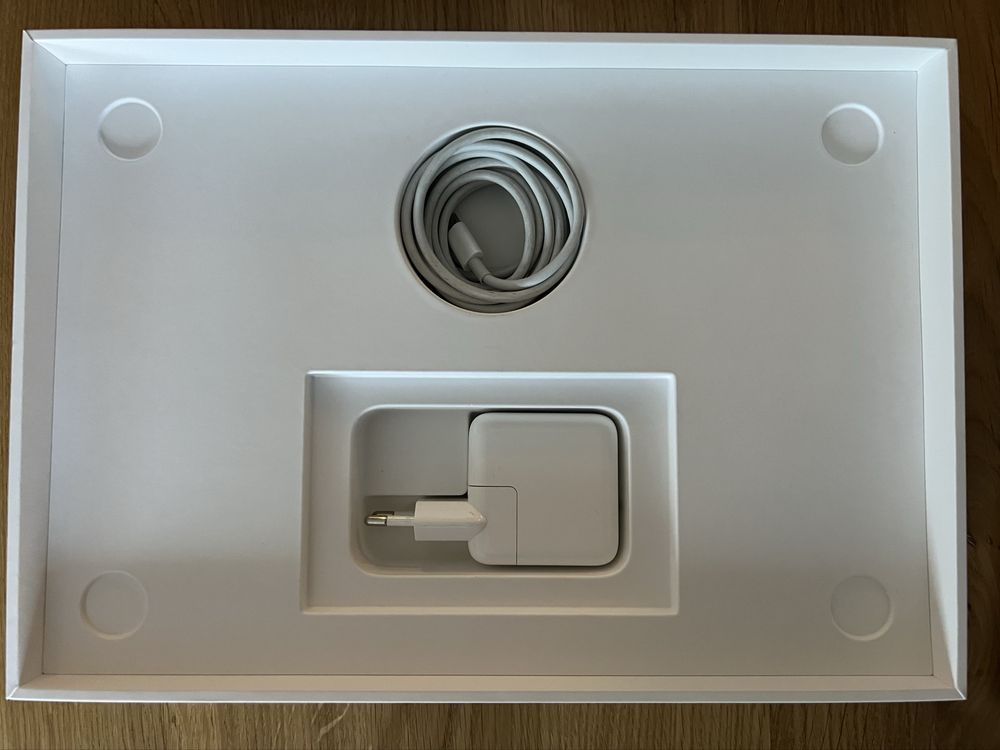 MacBook Air 13”, 256 GB, i3 1.1 Ghz, 8 GB RAM, Rzeszów