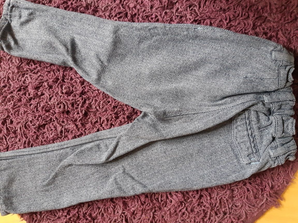 dwie pary spodni H&M ciepłe jodełkowe i granatowe, r. 86 92