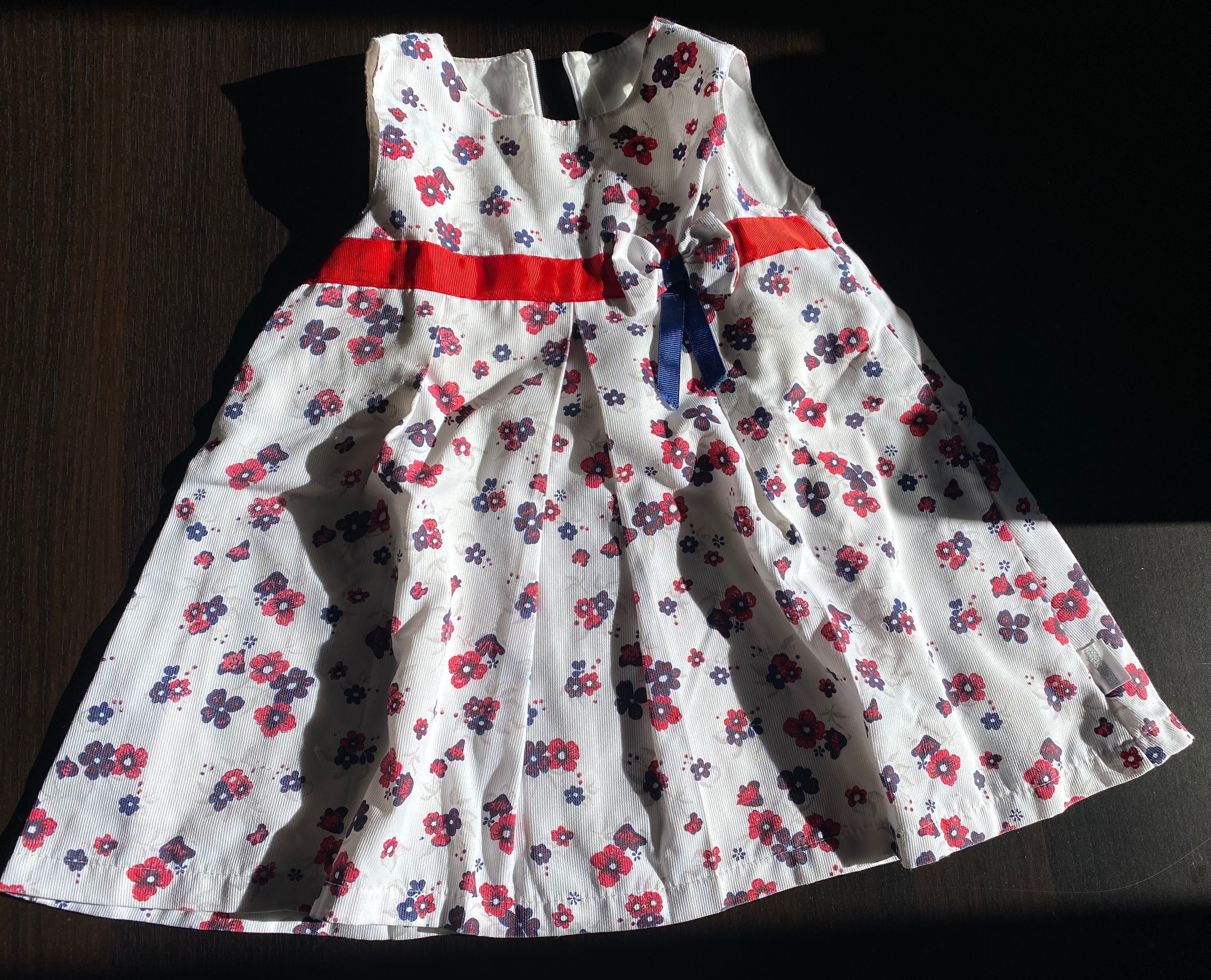 Vários vestidos para menina