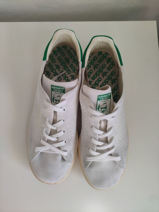 Tênis adidas Stan Smith 
Brancos e azuis em malha