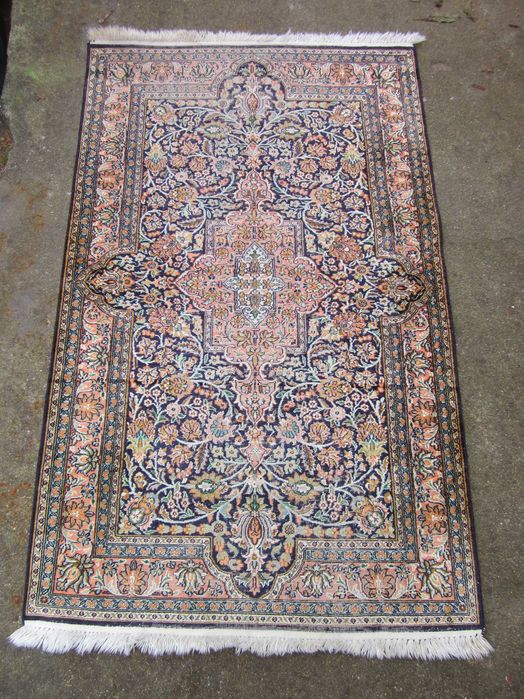 Dywan jedwabny ręcznie tkany przytarty ale warto zerknąć