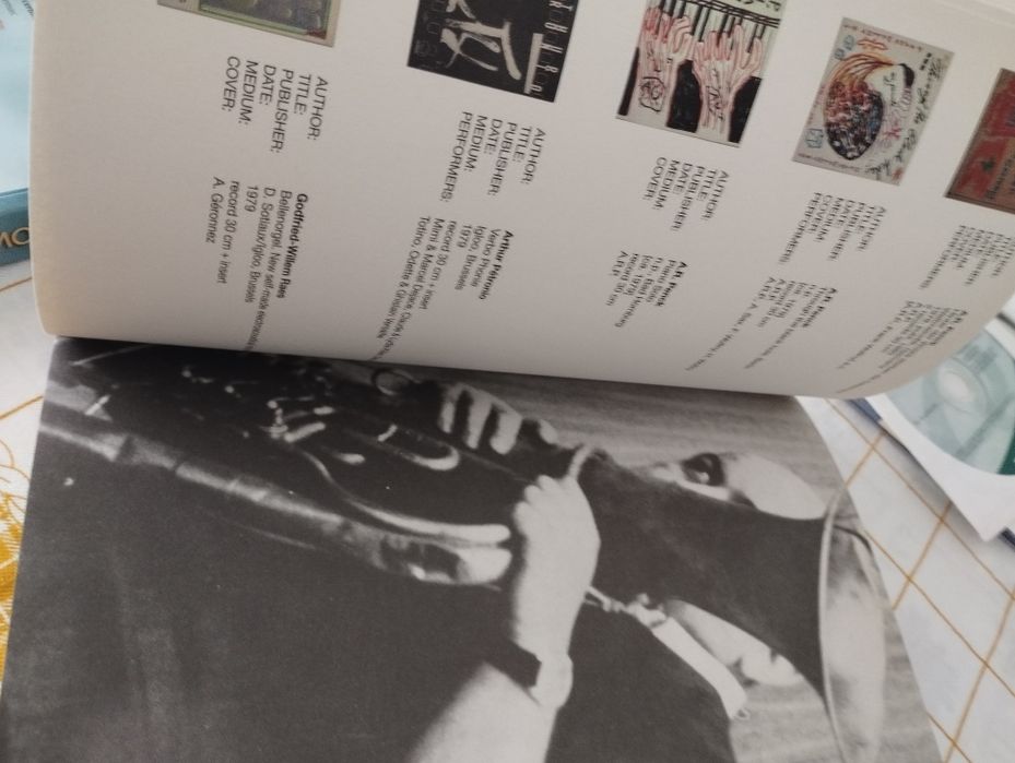 Livro: Vinyl - records and covers by artists