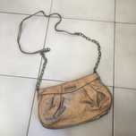 Clutch dourada Mango