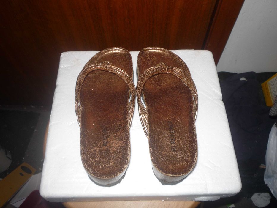 Ofereço sandálias 37