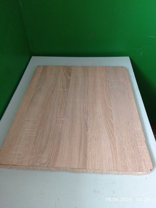 Продам 2 куска  нової стільниці  під дерево дуб сонома .
