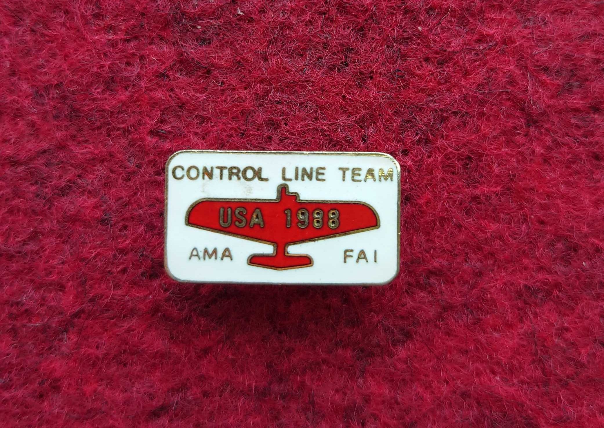 Винтажный эмалевый значок Control Line Team. Чемпионат мира 1988 год.