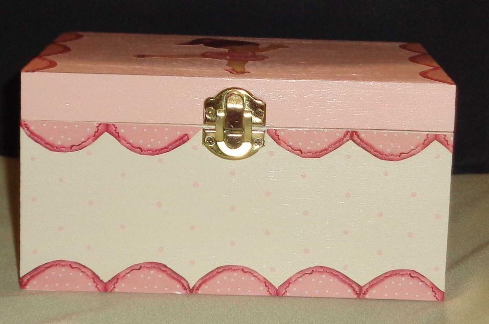 Caixa de madeira bailarina rosa com decoupage pintada à mão (nova)