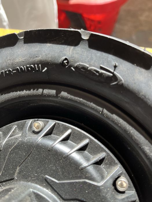 Pneus trotinete roda 11 a estrear