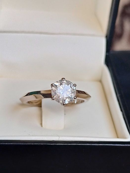 Złoty pierścionek 585 z brylantem 1. 01ct (certyfikat )wzór Tiffany