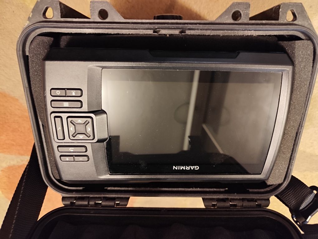 Echosonda Garmin Striker plus 7 SV z akumulatorem zestaw