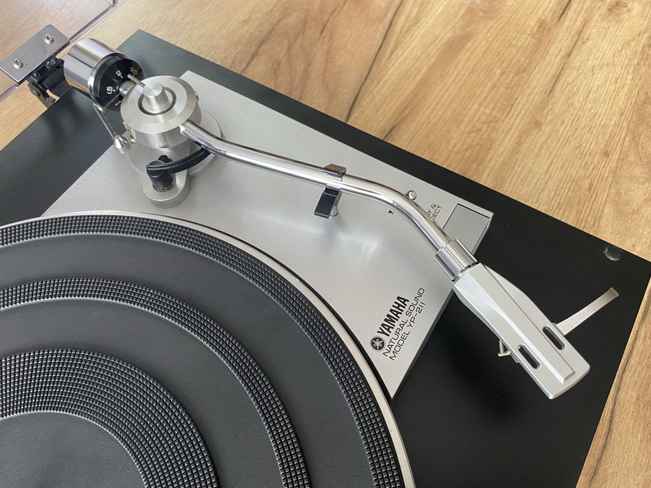 Gramofon Yamaha YP-211