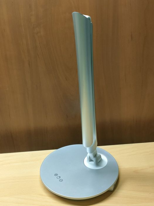 Lampka Biurkowa LED 8W z ładowarką USB