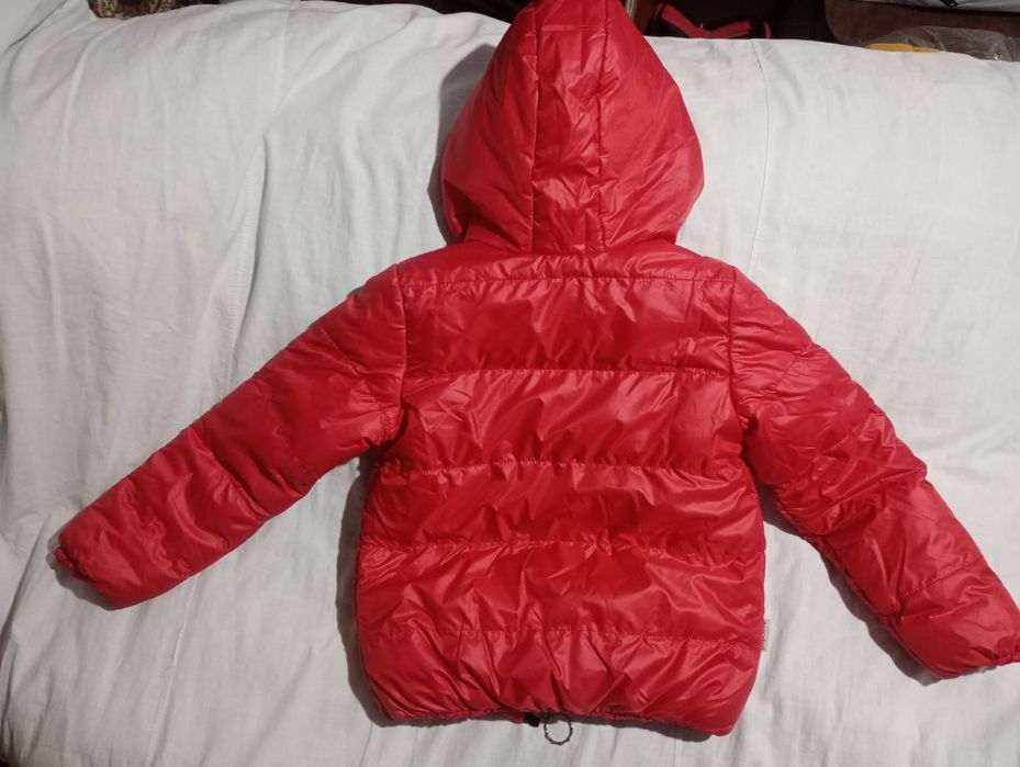 Куртка міжсезонна  на дівчинку.