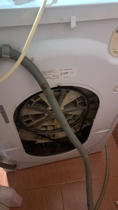 Продаю пральну машину Indesit IWSD 61051 B