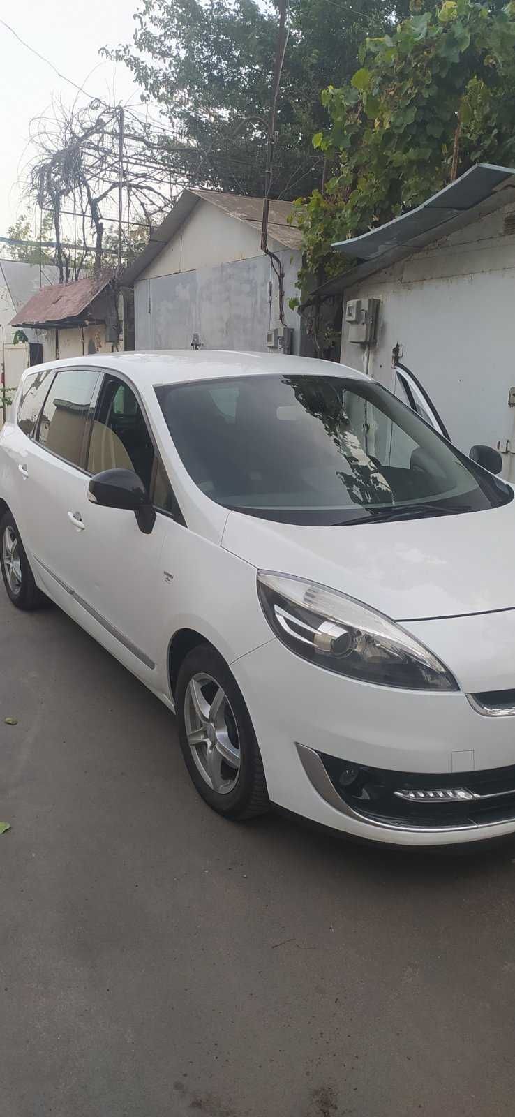 Renault Grand Scenic 1.6 disel turbo. 2012
