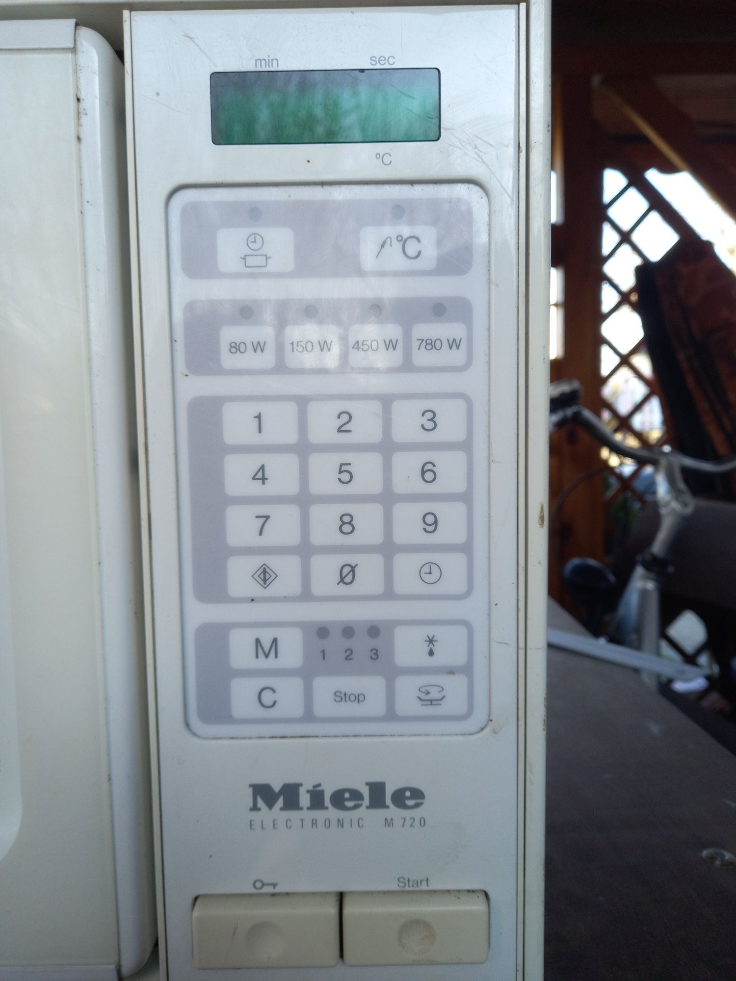 Kuchenka mikrofalowa Miele M720