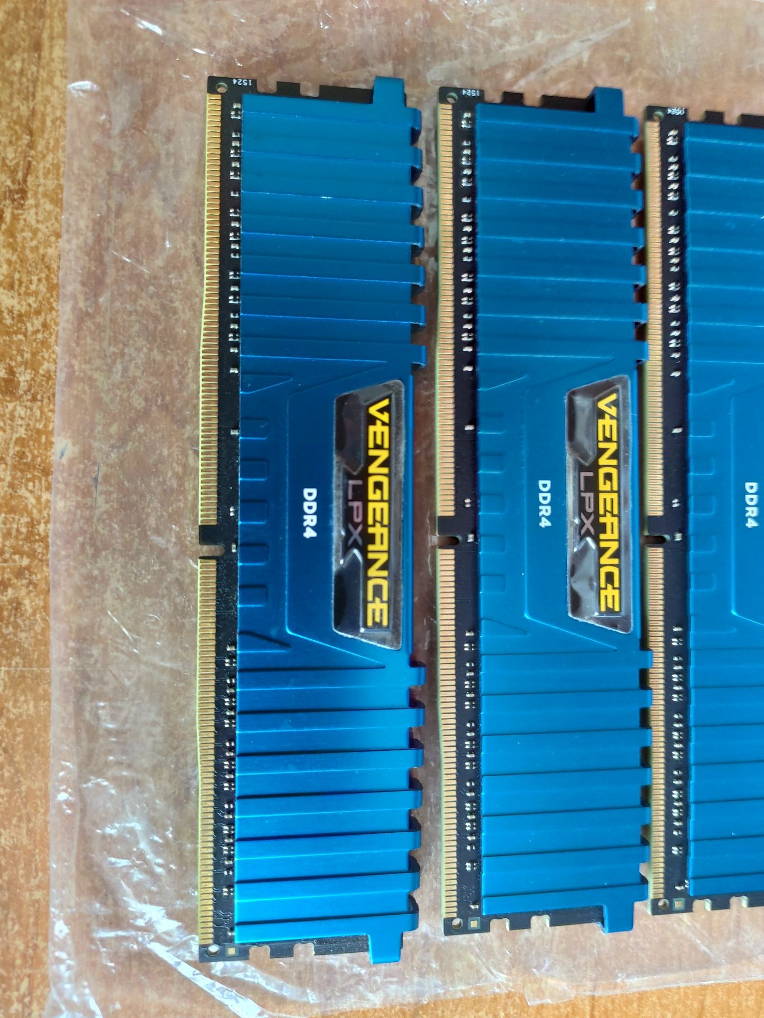 Pamięć RAM Corsair Vengeance LPX RAM DDR4 4x4GB 16GB 2400MHz CL14