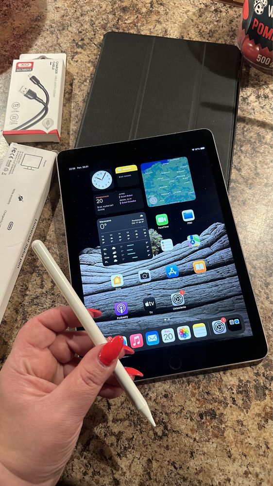 Tablet iPad Apple iOS 17.7 + NOWY RYSIK + nowe etui - cały zestaw