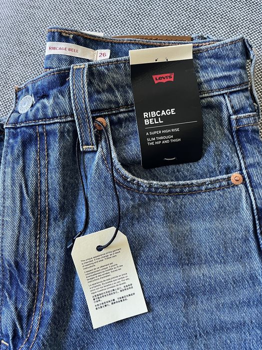 Calças ganga Levi’s ( ribcage bell).  Tamanho 26!  NOVAS