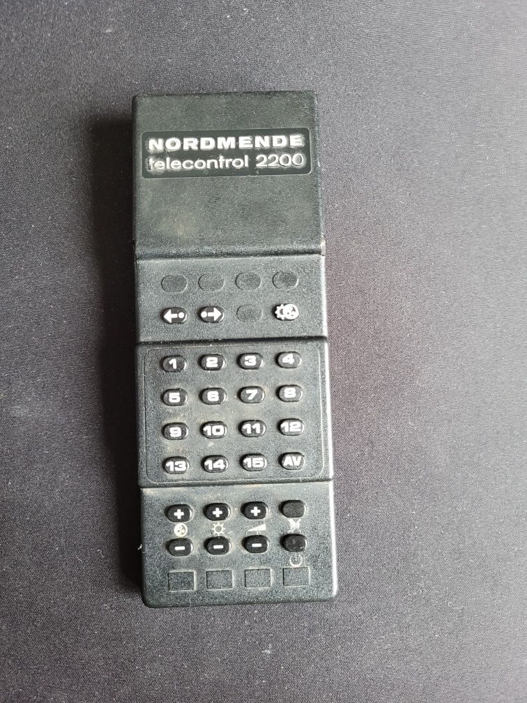 Pilot do telewizora z 1990 roku Nordmende telecontrol 2200