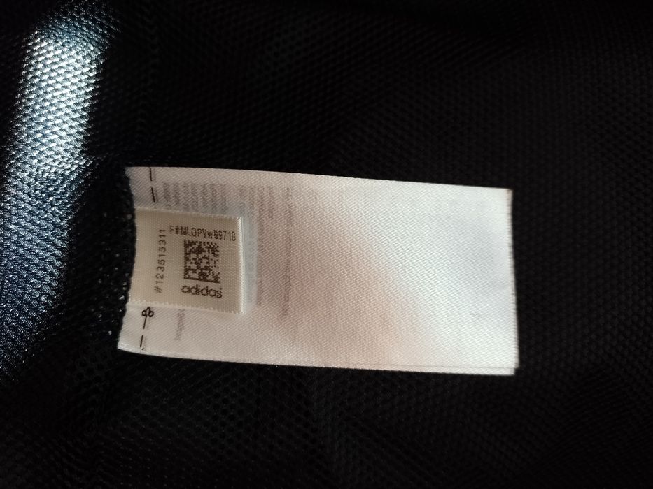 Куртка Adidas в хорошем состоянии