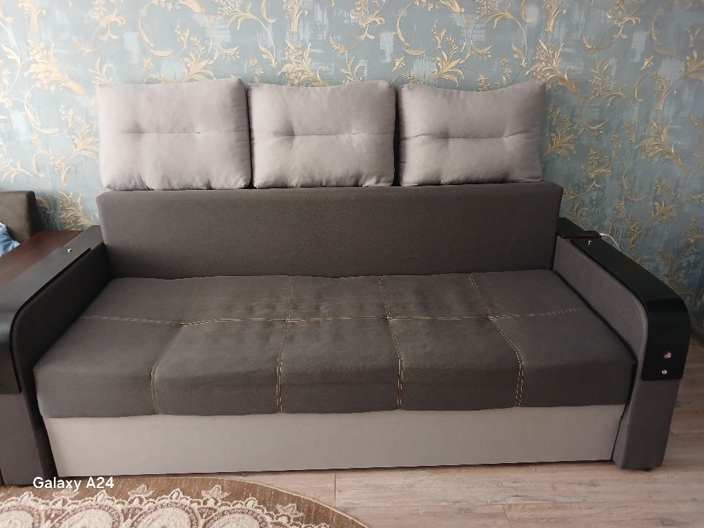 Продам спальний диван