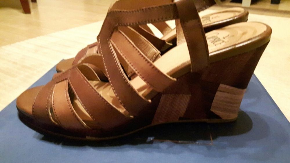 Sandaly Caprice nowe