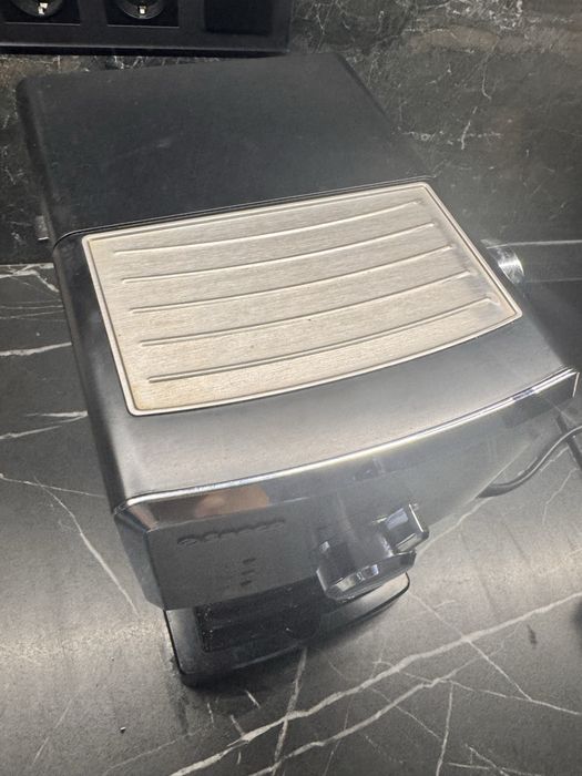 Автоматична кавоварка Saeco Poemia Class HD8425/19 б/в