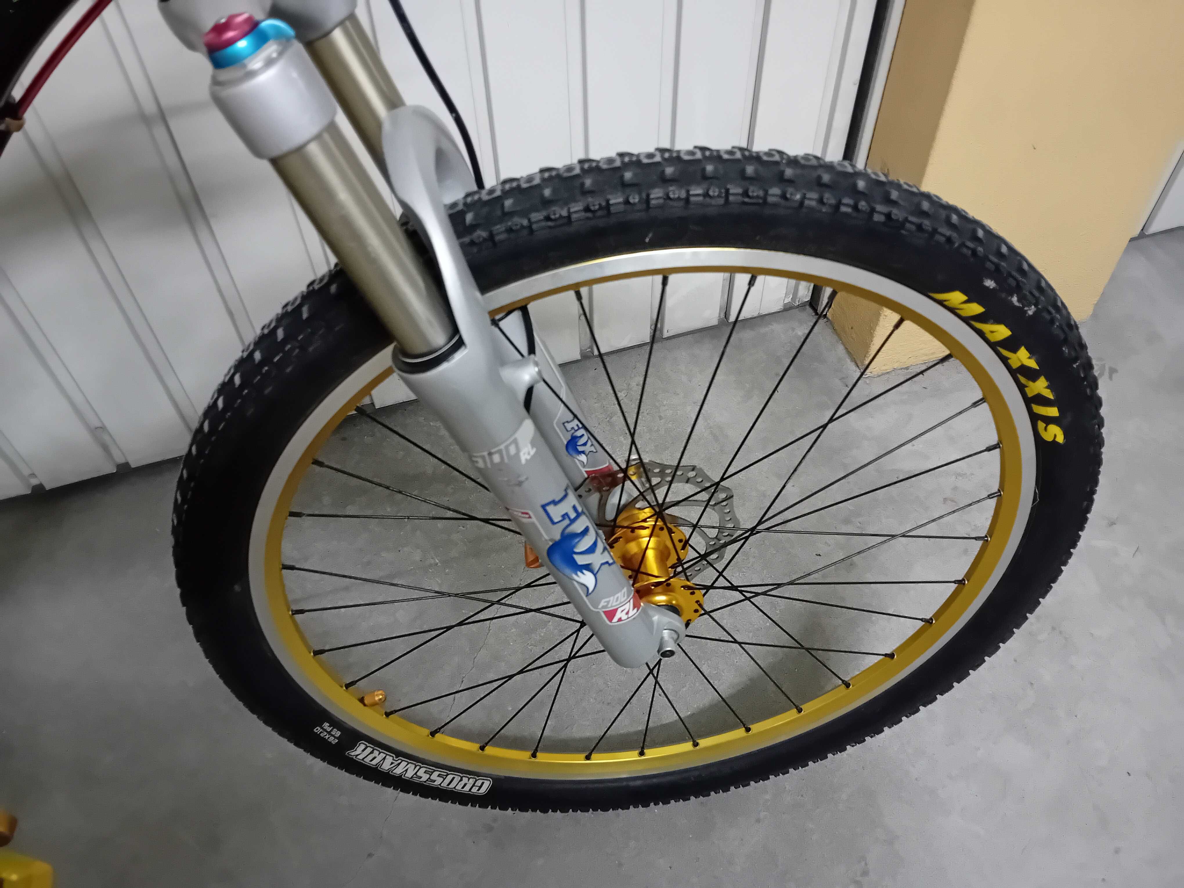 Bicicleta doble suspensão SPECIALIZED 26