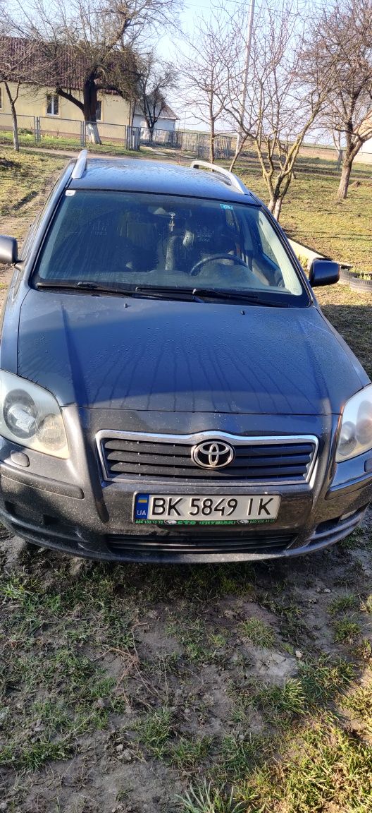 Toyota avensis 1.8 бензин