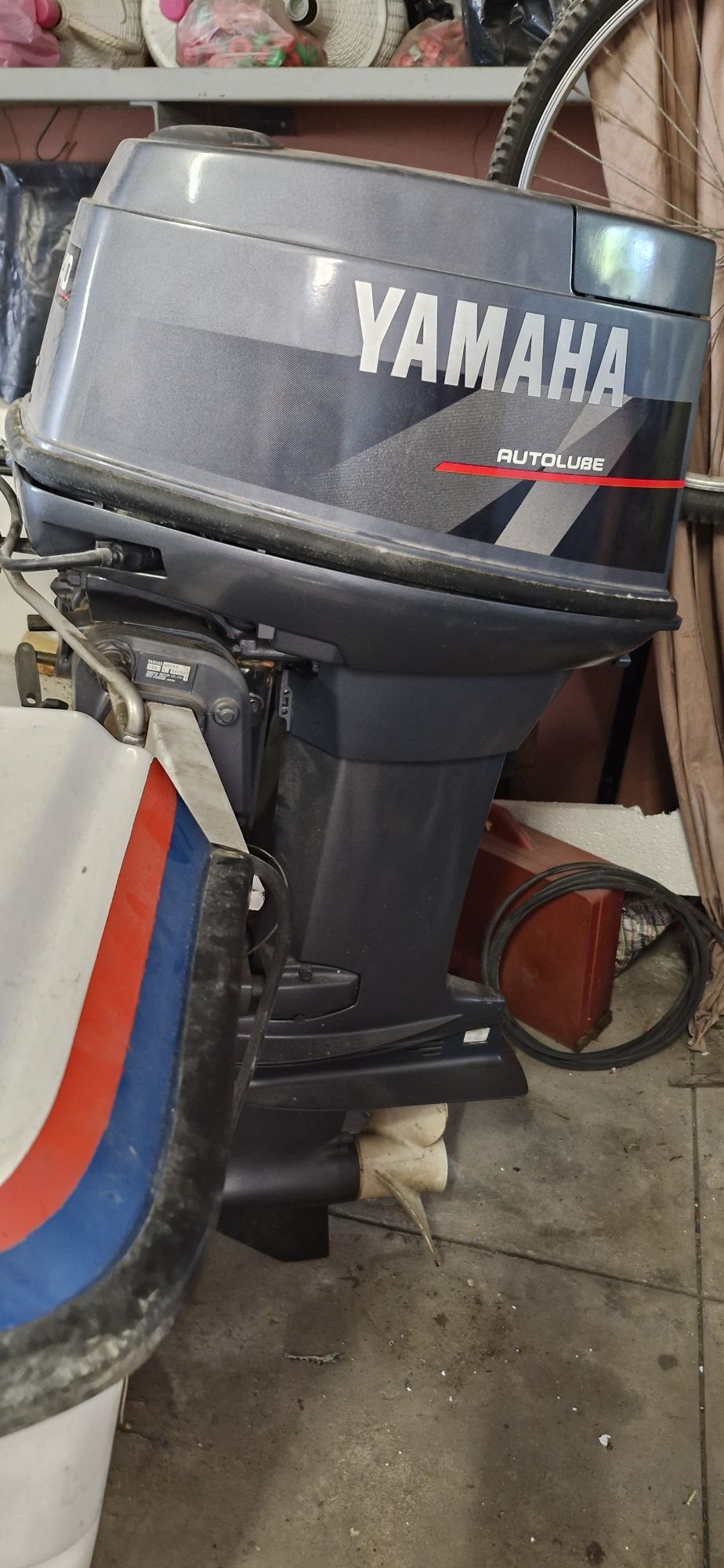 Barco Argus com motor 45 cv