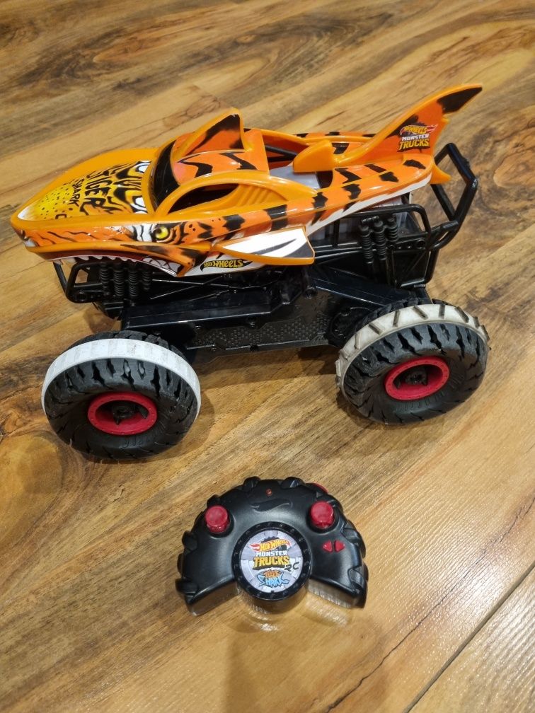 Pojazd zdalnie sterowany Hot Wheels Tiger Shark 1:15