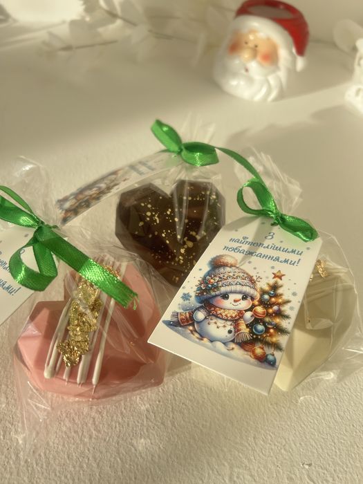 Новорічні подарунки цукерки печиво шоколадні кульки какао бомбочки