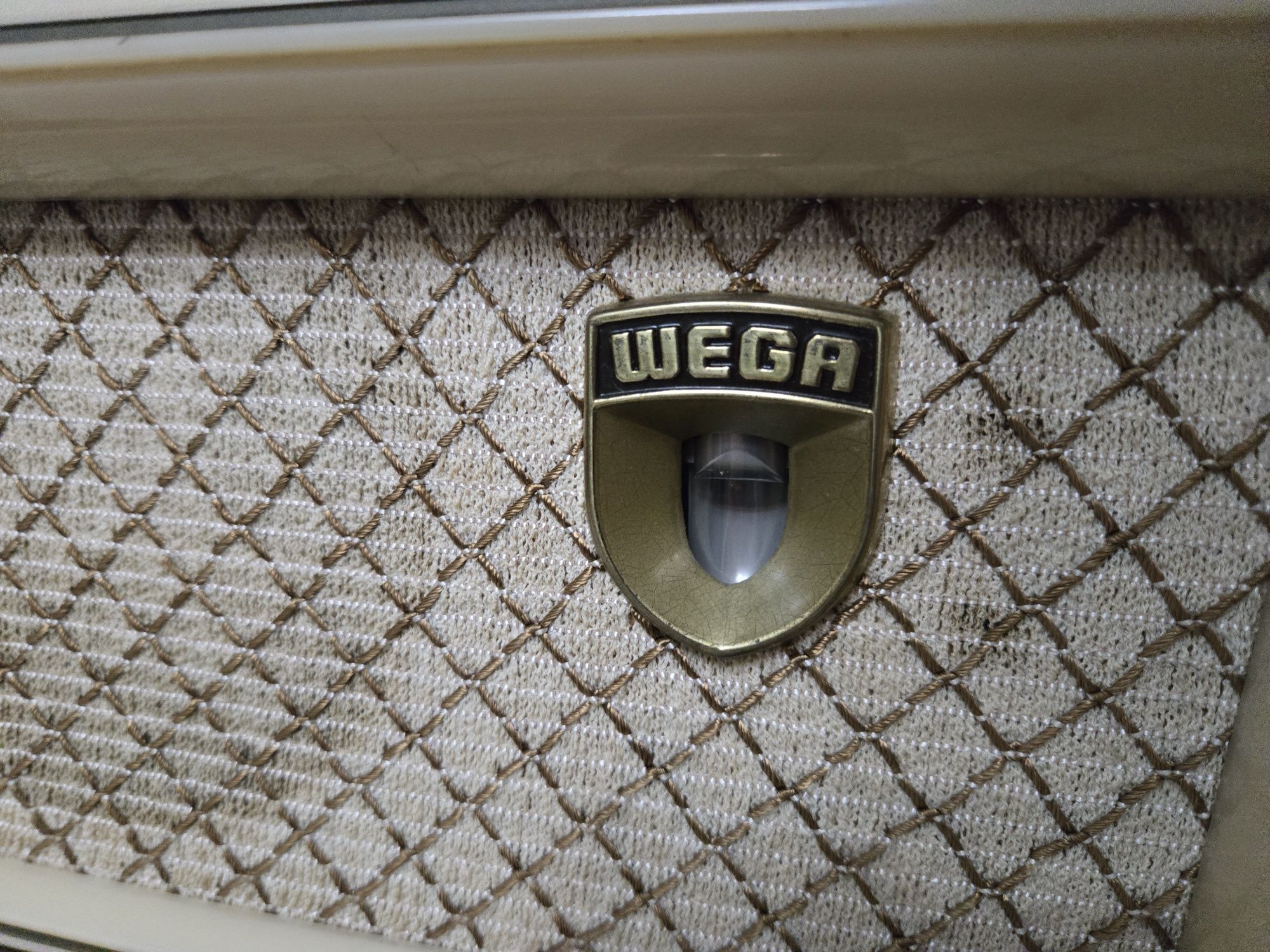 Rádio antigo reparado Wega