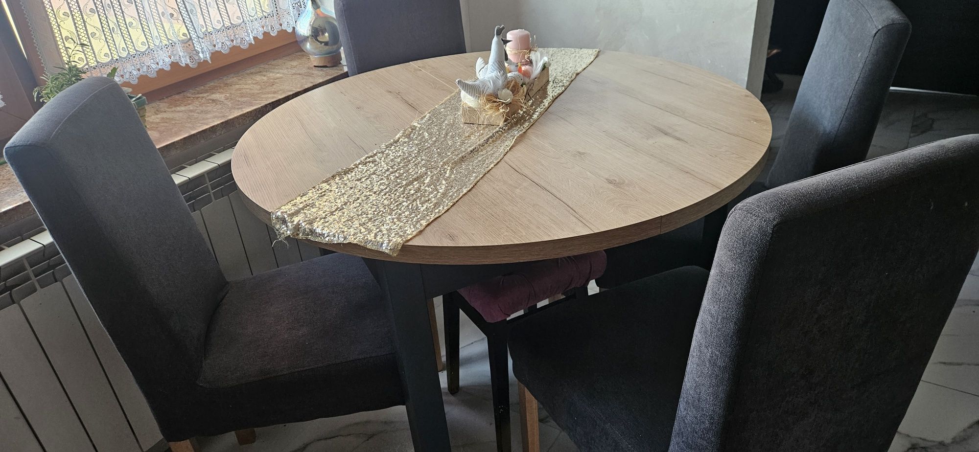 Stół plus 4 krzesła