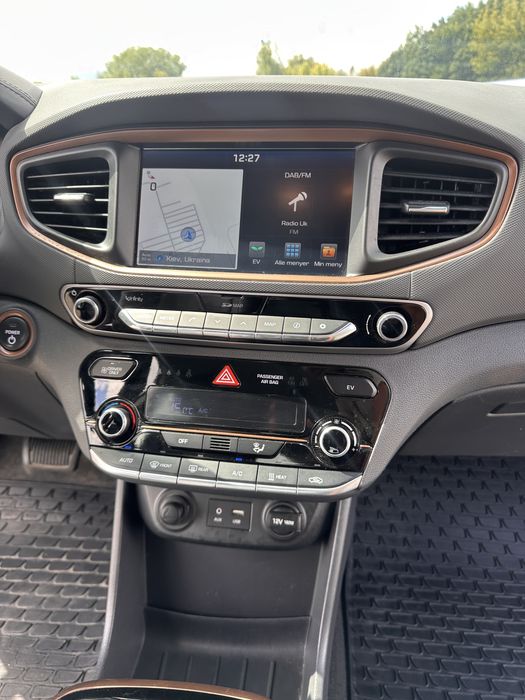 Hyundai Ionic 2017 в максимальній комплектації